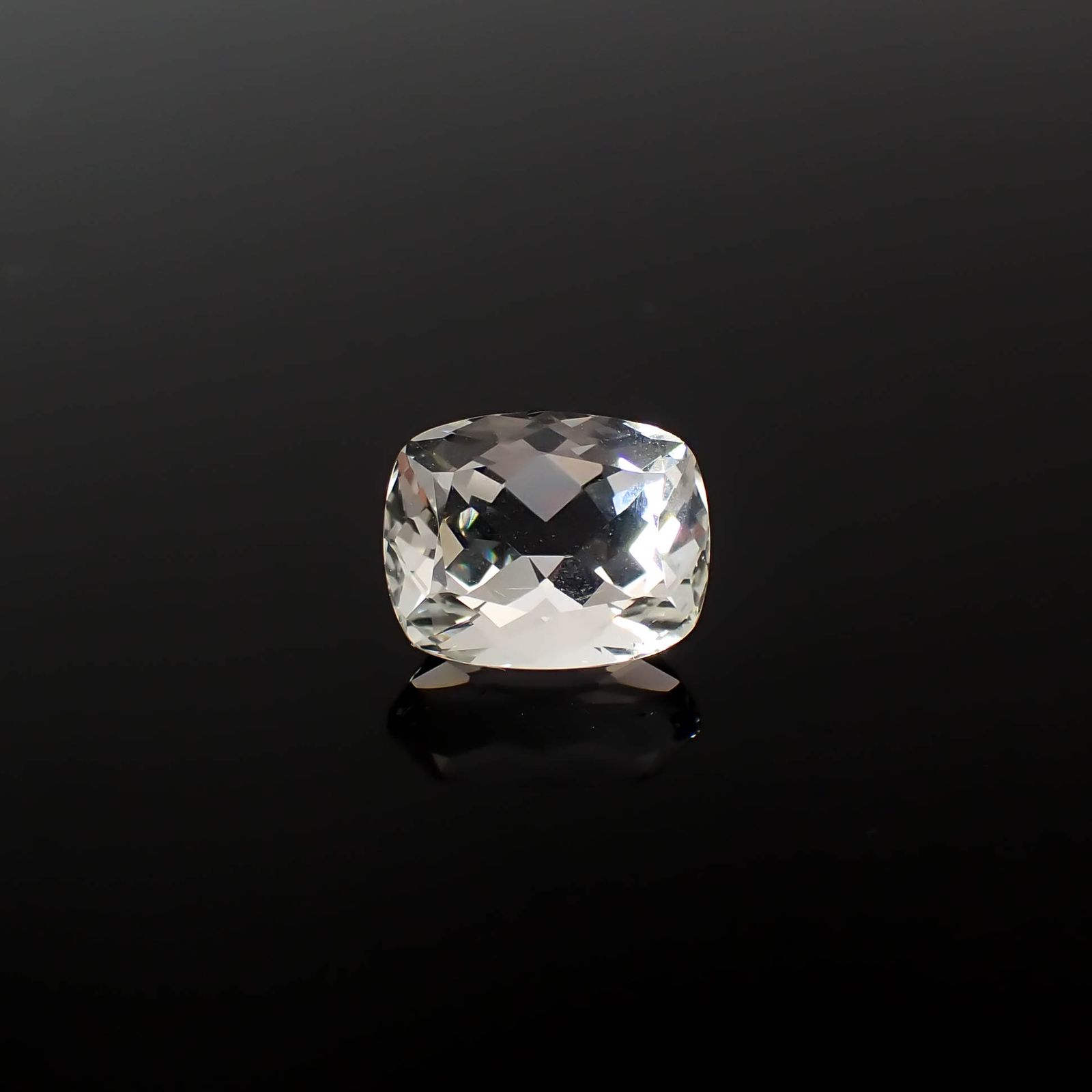 オーソクレース(宝石名ホワイト・オーソクレース)パキスタン産 3.33ct 識別済[240627998]10.3x8.2mm前後
