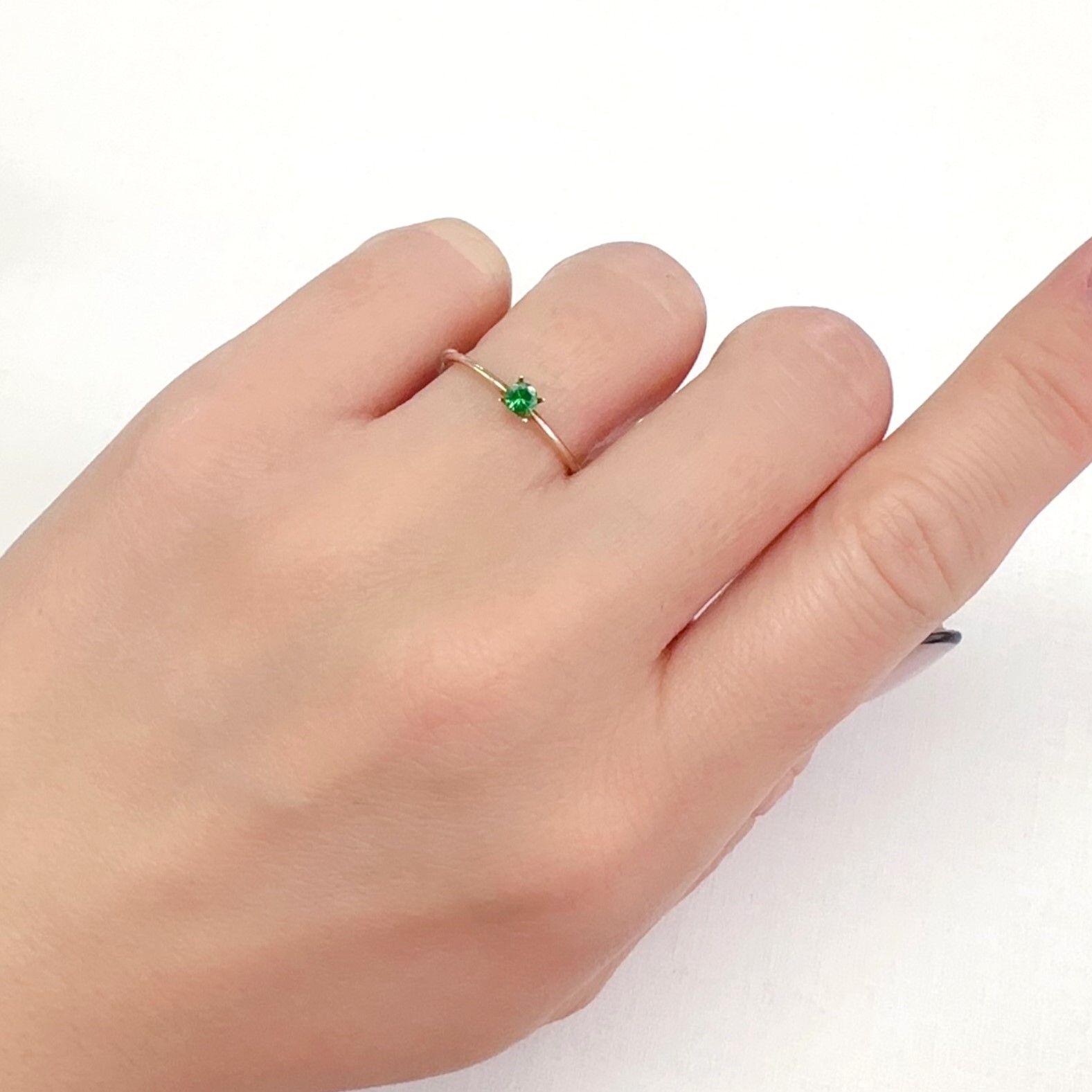 ツァボライト(宝石名グリーン グロッシュラー・ガーネット)タンザニア産 0.11ct 識別済[240226078]3x3mm前後