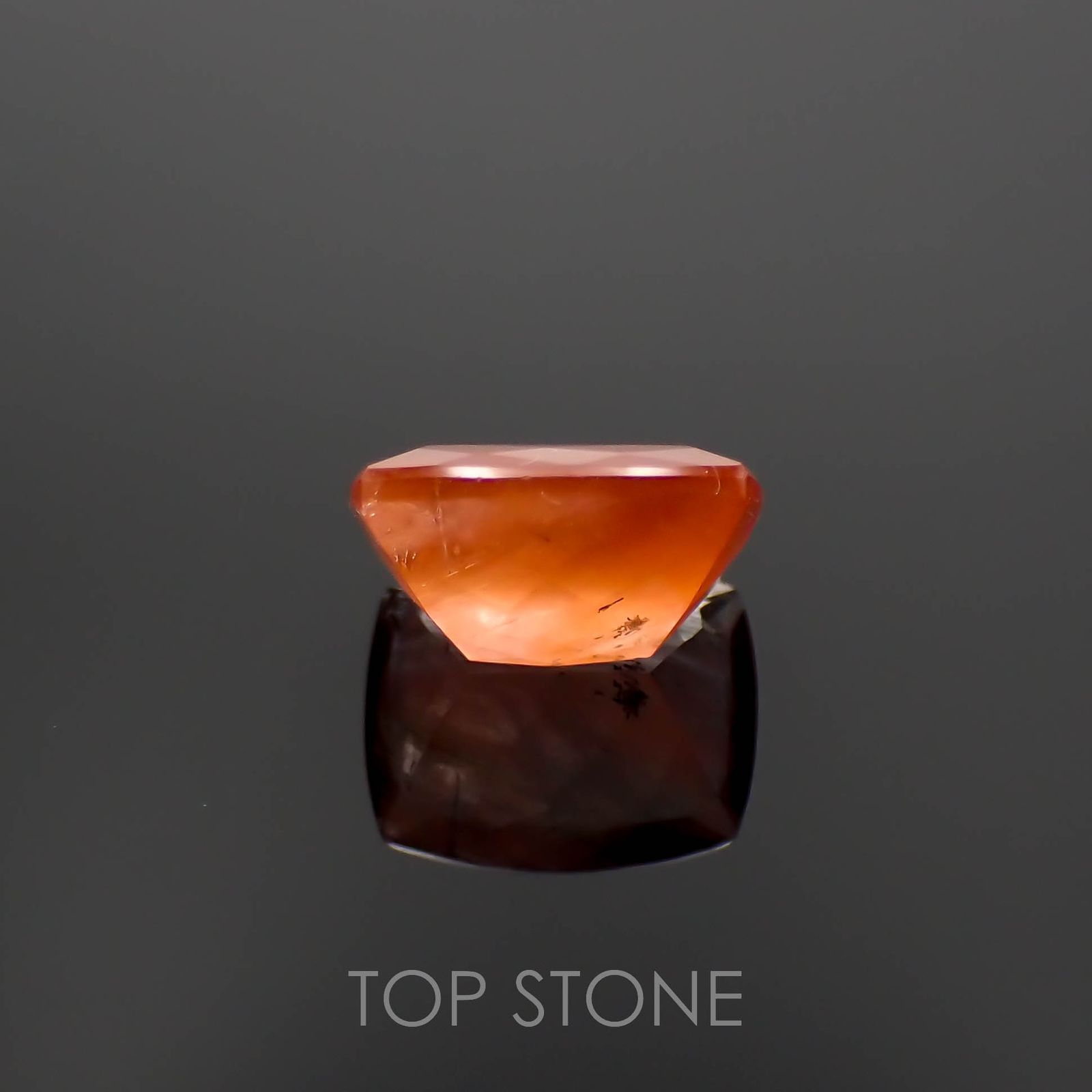 サンストーンスキャポライト(宝石名シーン・スキャポライト)タンザニア産 2.71ct 識別済[221219281]9.9x8.2mm前後