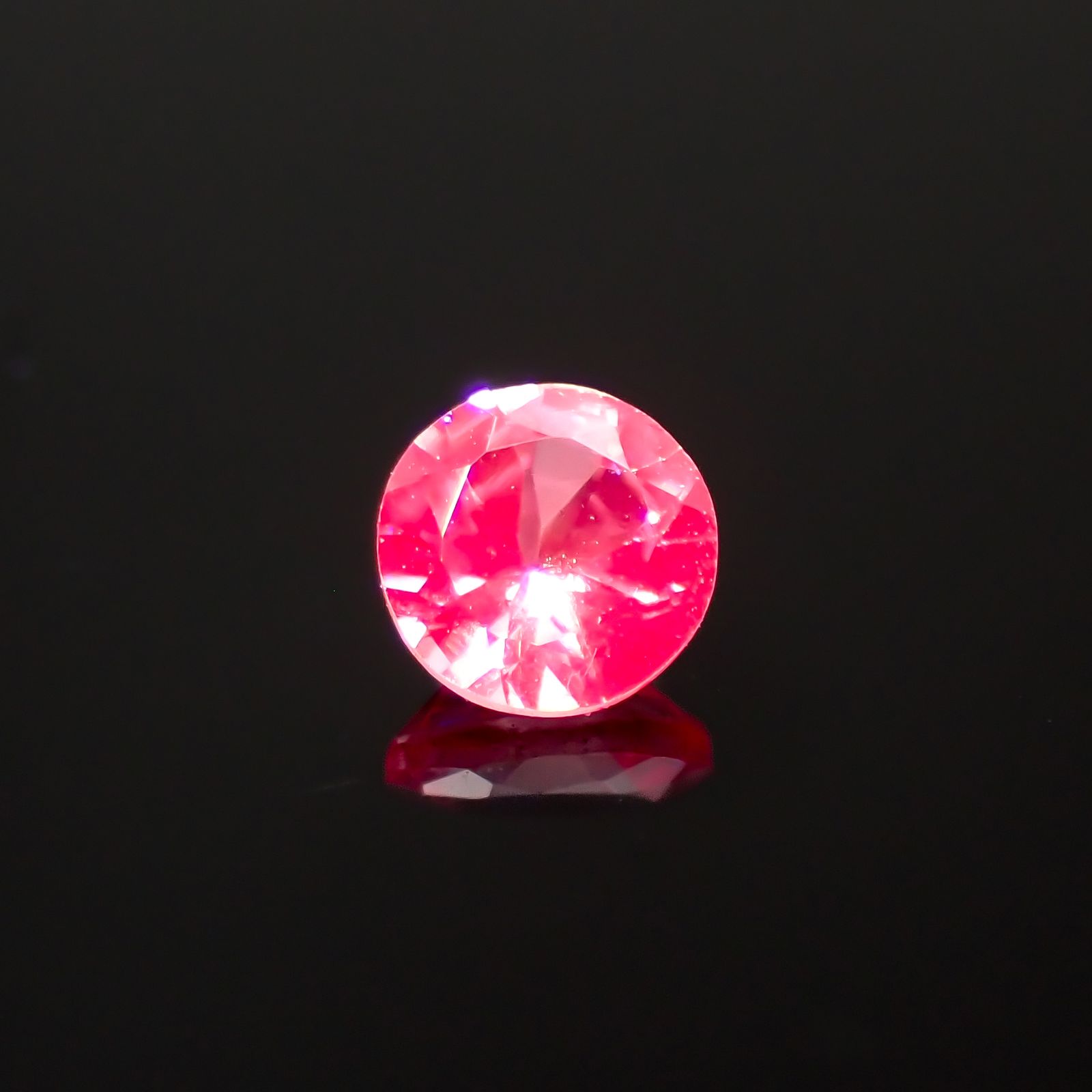 シルキーピンクスピネル タンザニア産 0.27ct[230421561]3.8x3.8mm前後
