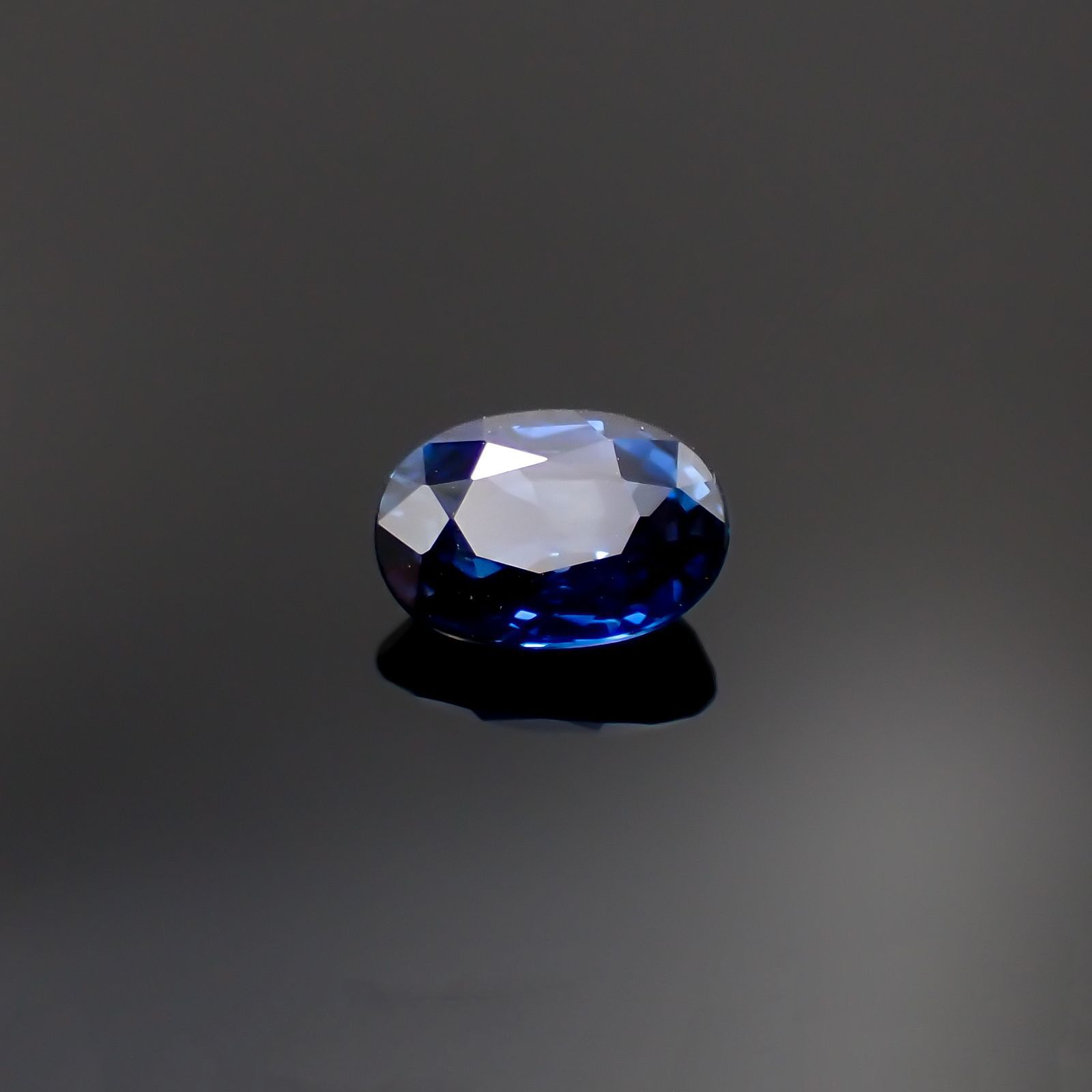 サファイア(宝石名サファイア)スリランカ/マダガスカル産 0.73ct 識別済[230120244]6.2x4.3mm前後