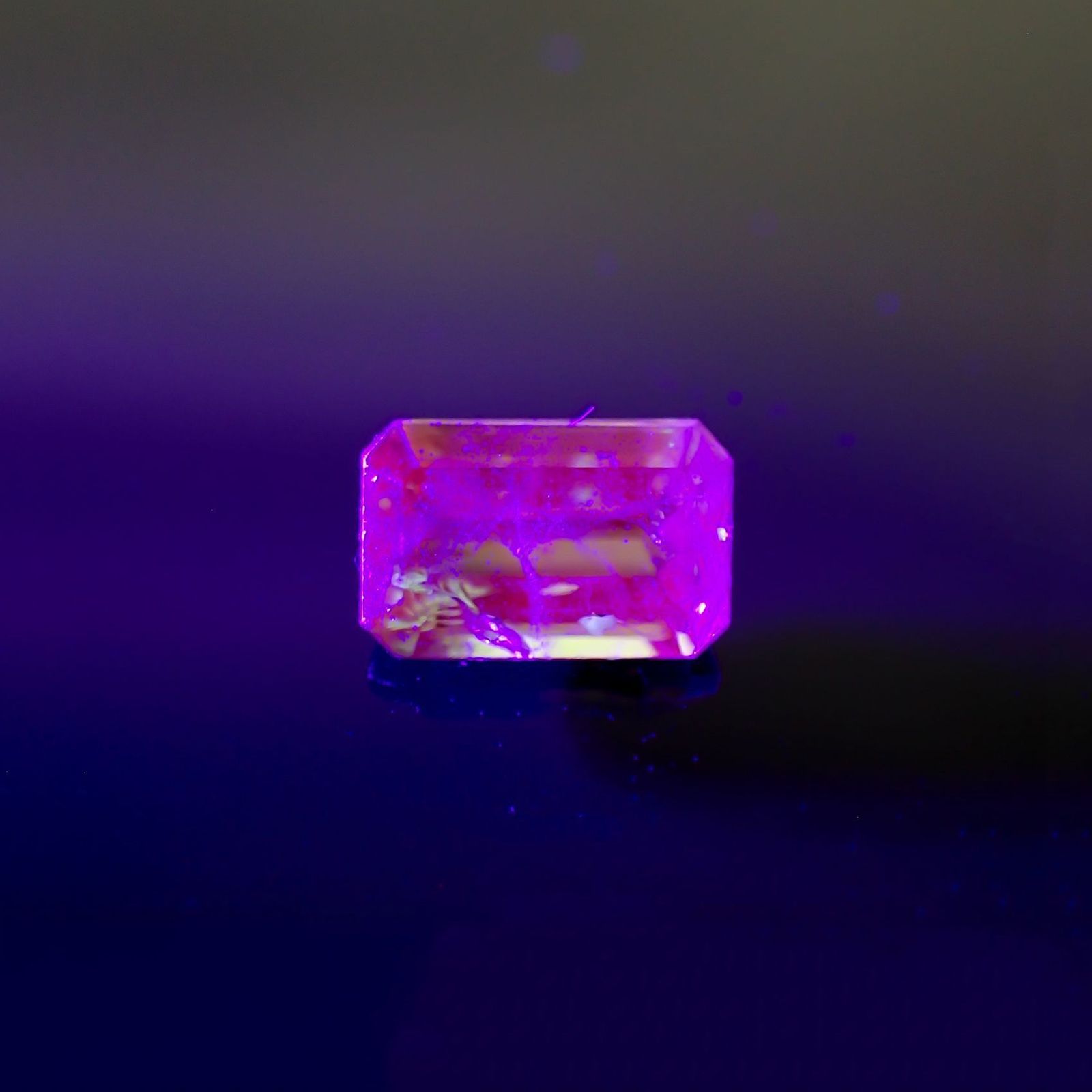 バイカラーツァボライト(宝石名グリーン グロッシュラー・ガーネット)タンザニア産 識別済 1.21ct / 7.1x4.6mm前後 [231124261]