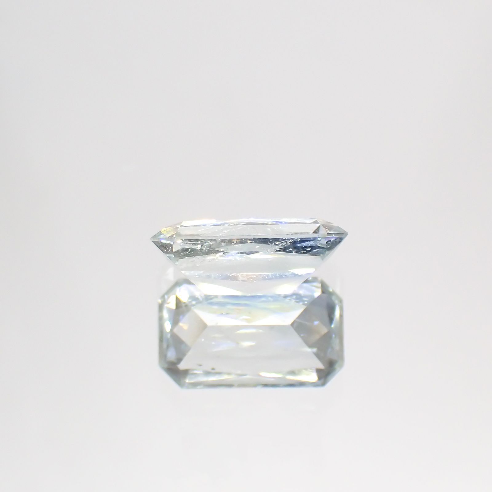 ジェレメジェバイト(宝石名エレメージェバイト)ナミビア産 1.288ct ソ付(彩珠)[230823128]8.8x5.3mm前後