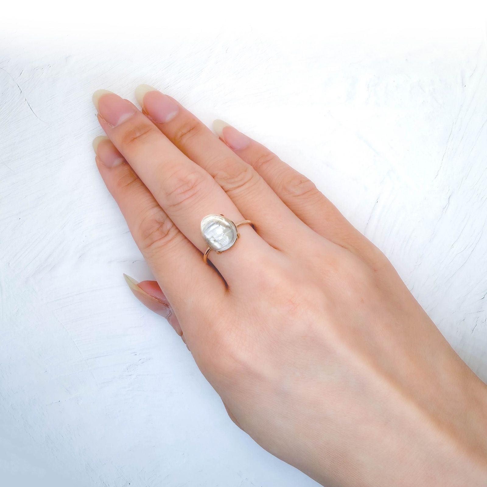 オパールキャッツアイ ブラジル・バイーア州産 4.32ct / 11.3x9.4mm前後 [260933096]