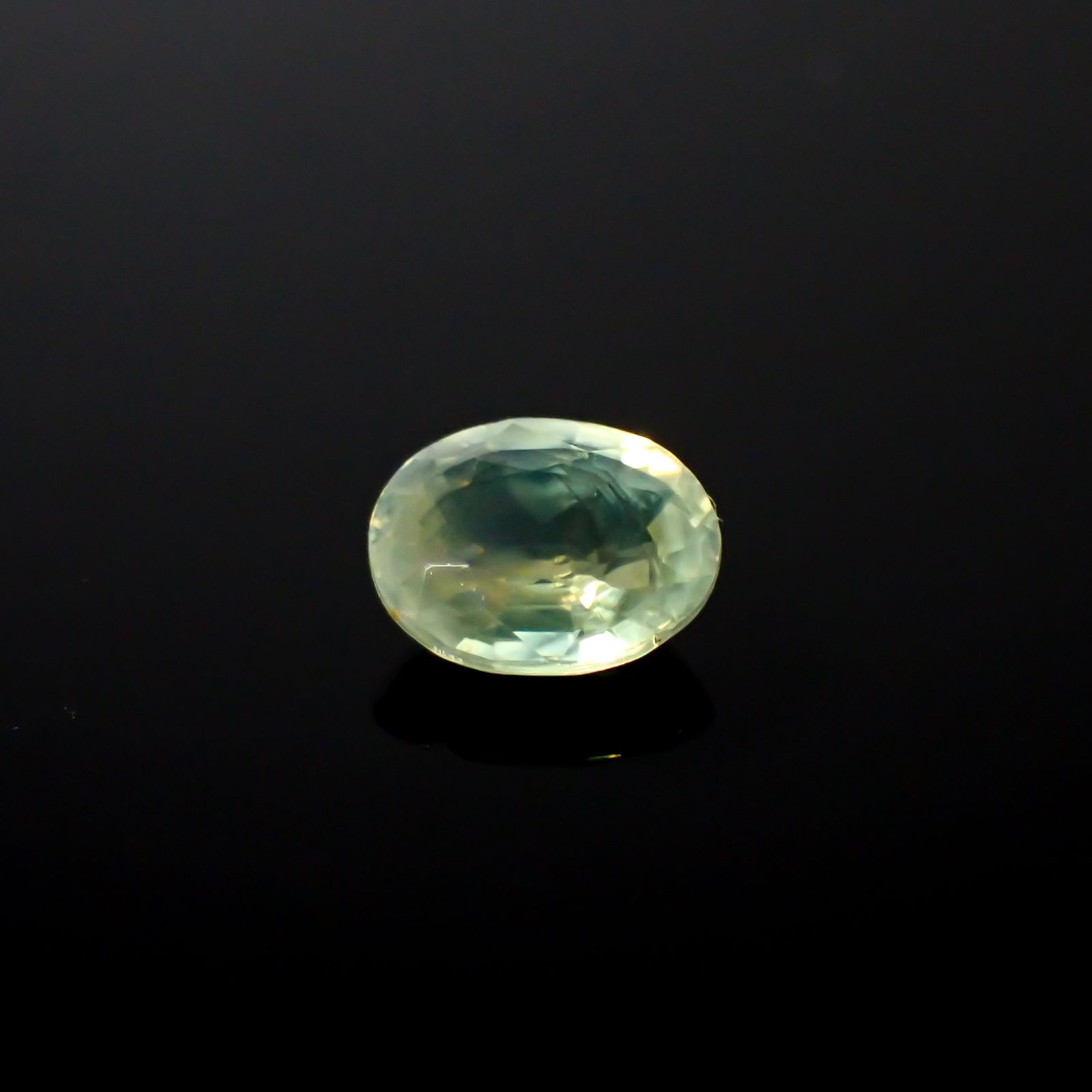 シルキーアレキサンドライト タンザニア産 0.74ct [241129512]6.2x5.1mm前後