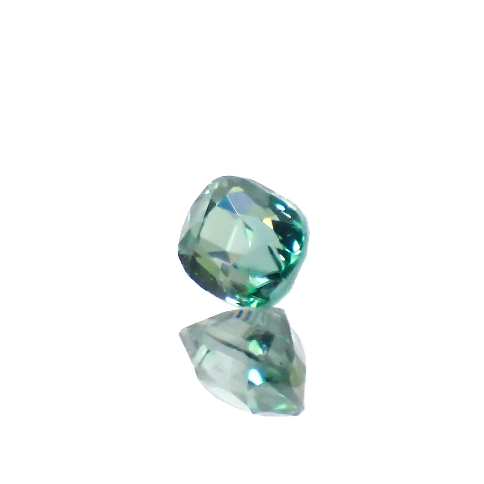 リバースカラーチェンジジルコン ミャンマー・モゴック産 0.39ct[240929173]3.9x3.1mm前後