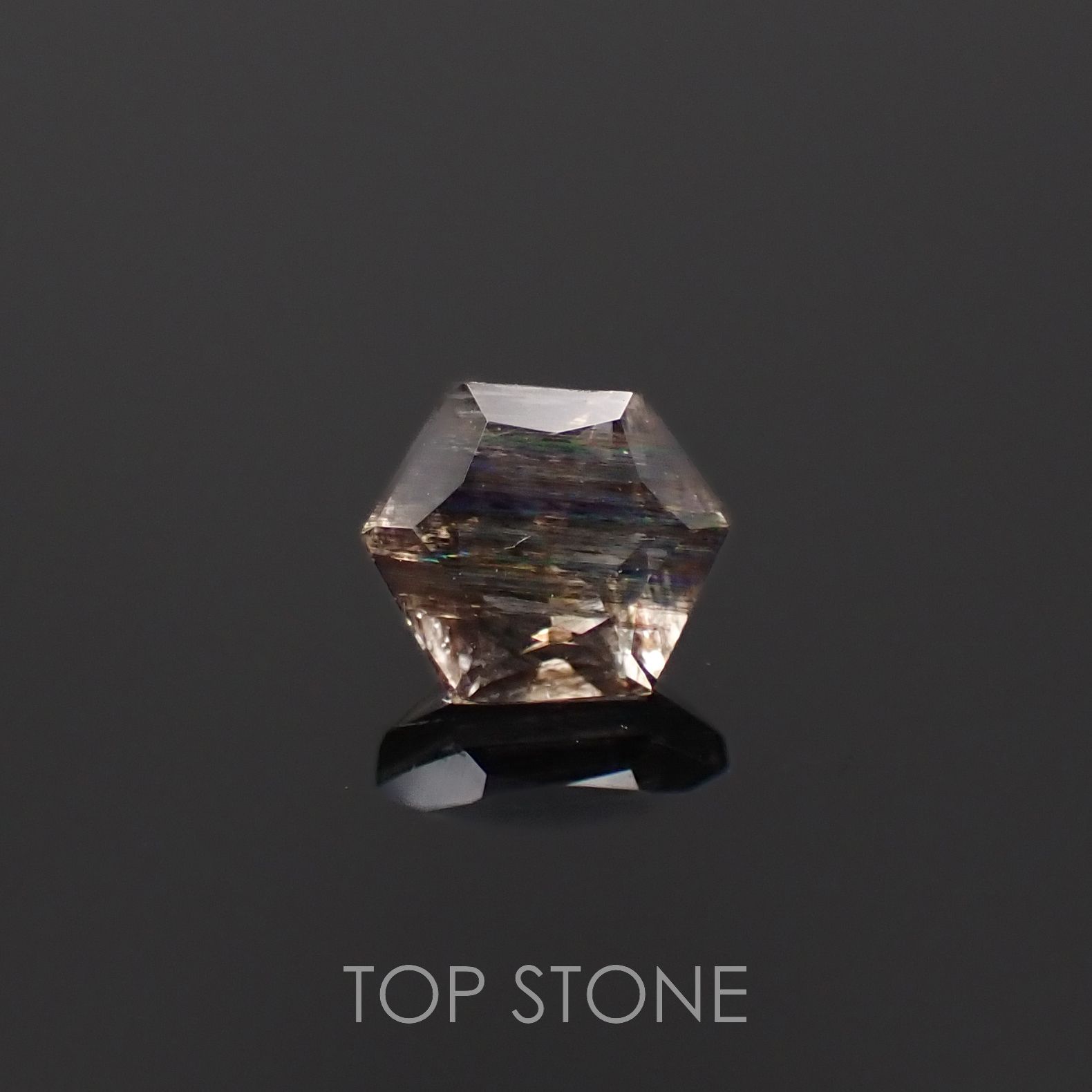 ◇ヘキサゴンカット◇レインボースキャポライト ブラジル産 0.53ct[230320919]4.9x4.8mm前後