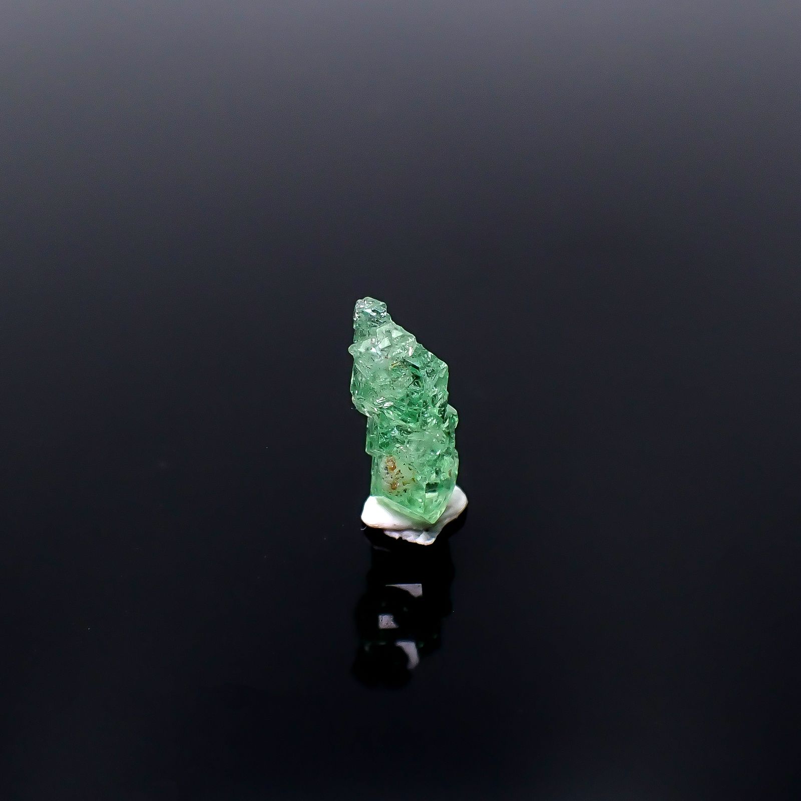 ツァボライト 原石 タンザニア産 1.08ct / 9.2x4.2mm前後 [251231434]