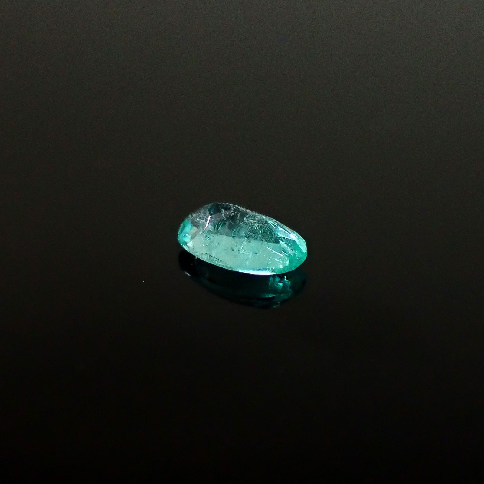 パライバトルマリン ブラジル産 0.12ct / 4.1x2.6mm前後 [250931084]