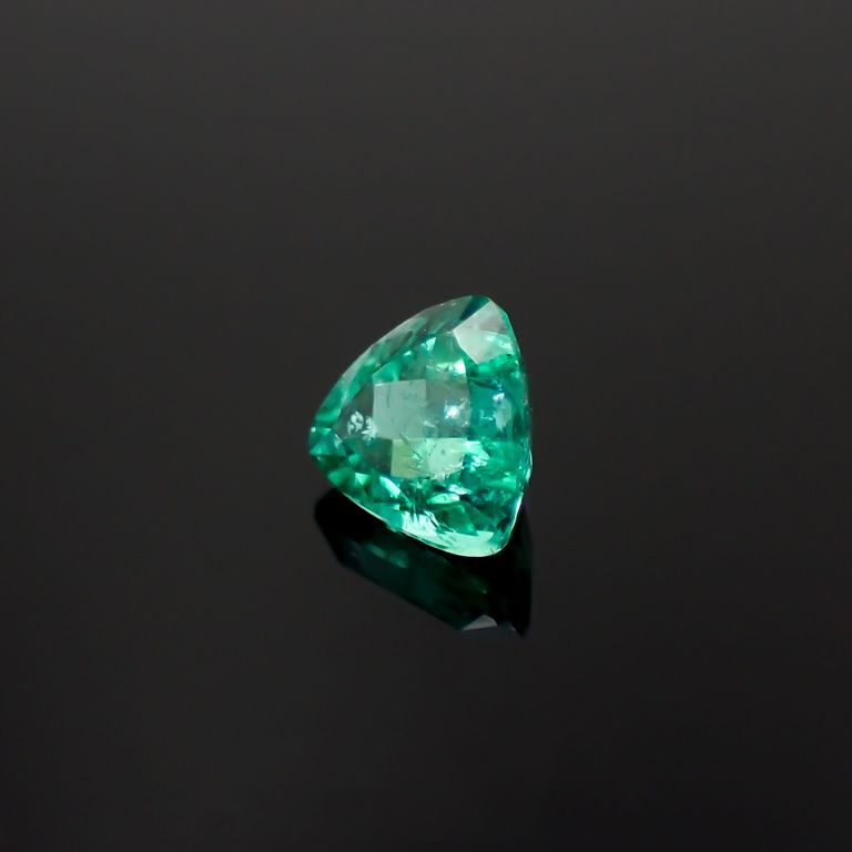 パライバトルマリン(宝石名トルマリン/別名パライバ・トルマリン)ブラジル・キントス鉱山産 0.468ct ソ付(宝貴協)[221018728]5x4.9mm前後