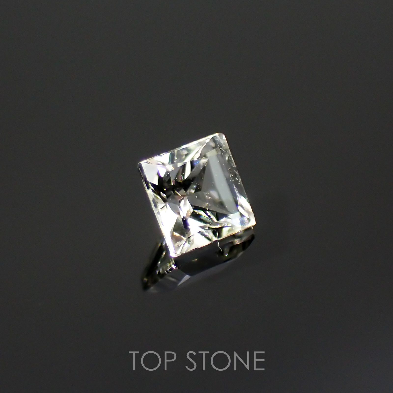 ◇プリンセスカット◇リューコガーネット(宝石名ホワイト グロッシュラー・ガーネット)ビルマ産 0.24ct 識別済[220115442]3.3x3.2mm前後