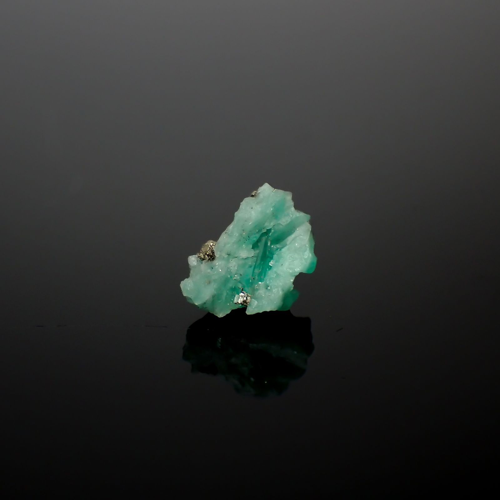 エメラルド 原石 コロンビア産 3.75ct[240427241]12.5x9mm前後