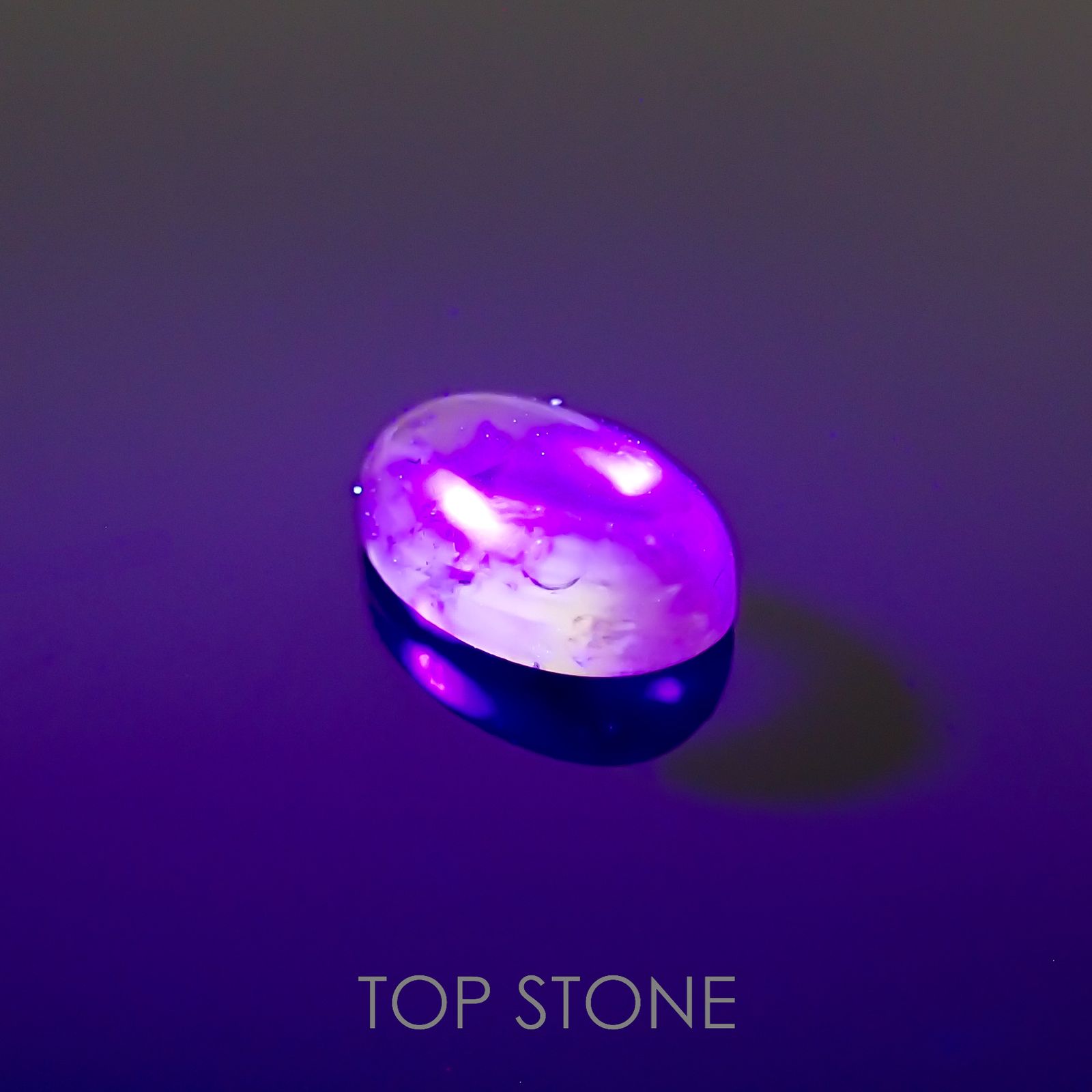 ミントガーネット(宝石名グロッシュラー・ガーネット)タンザニア産 0.64ct 識別済[220917750]5.9x4mm前後