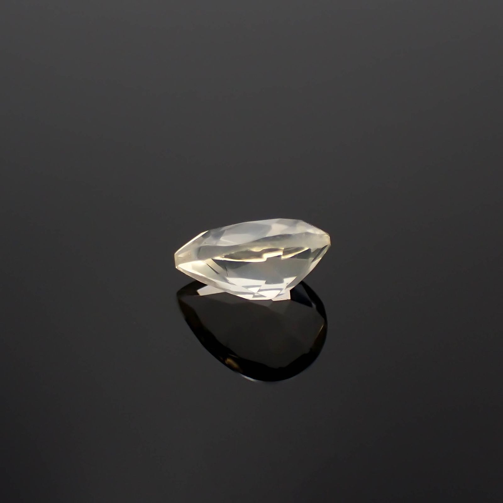 ゴールデンラブラドライト メキシコ産 1.39ct / 8.9x6.8mm前後 [251220366]