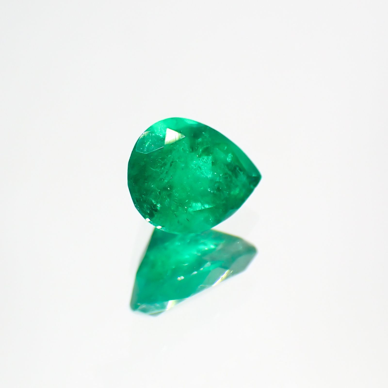 エメラルド(宝石名エメラルド) コロンビア産 0.38ct 識別済[20118358]5.7×4.4mm前後