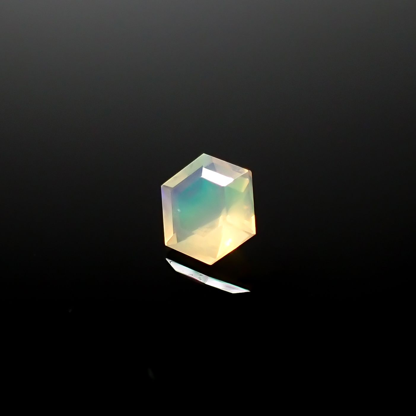 ◇ヘキサゴンカット◇エチオピアオパール エチオピア産 0.087ct[240226208]3.3x3.2mm前後