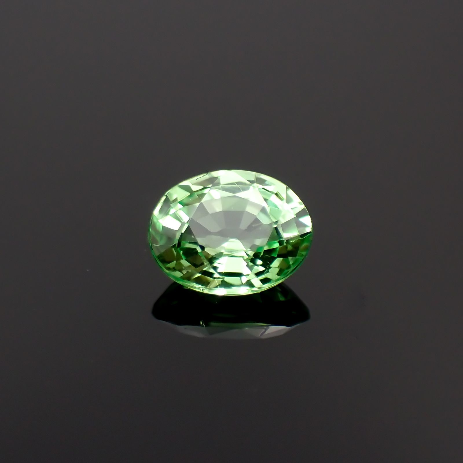 ミントガーネット(宝石名ガーネット)タンザニア産 0.43ct 識別済[230923498]5x4.2mm前後