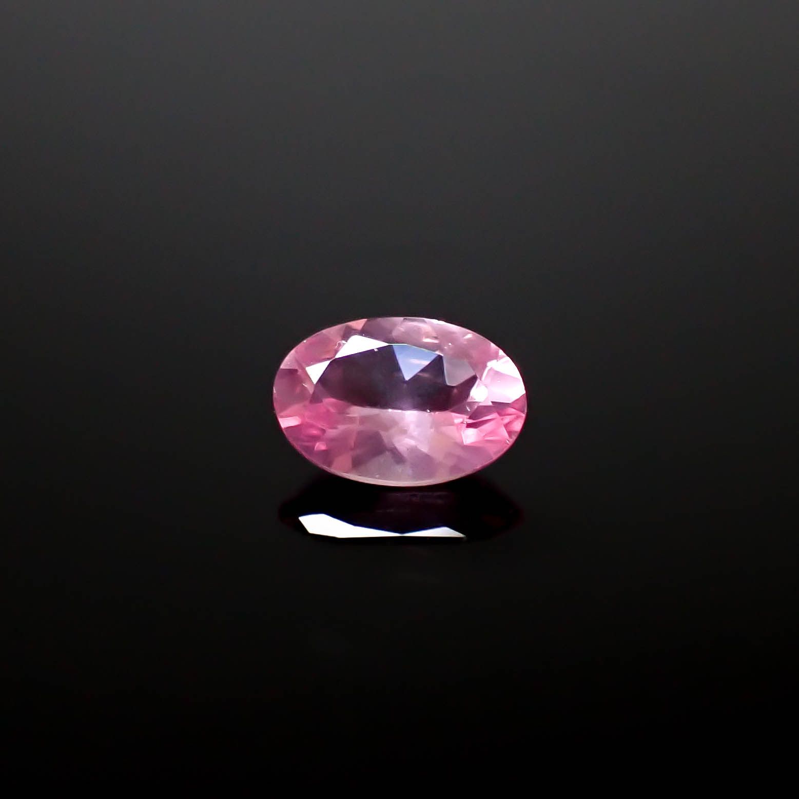 シルキーピンクスピネル タンザニア産 0.50ct [250530336]6x4.1mm前後