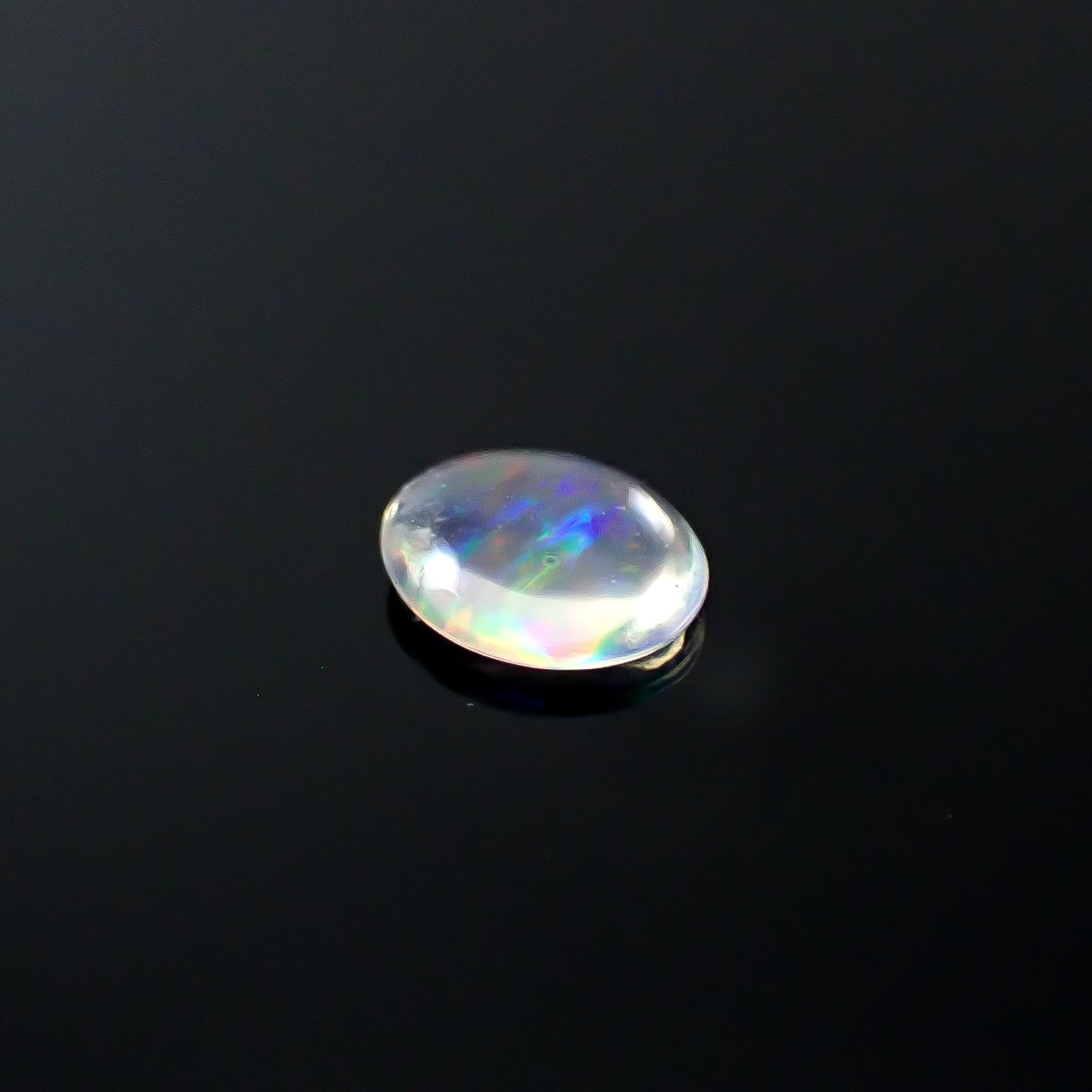 ウォーターオパール メキシコ産 0.20ct / 5.3x4.4mm前後 [250931000]