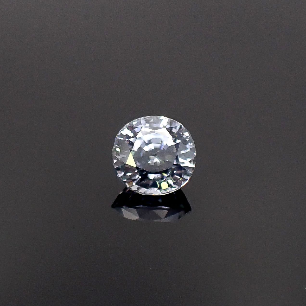 リバースカラーチェンジジルコン ミャンマー・モゴック産 5.80ct / 9.7x9.3mm前後 [260231780]