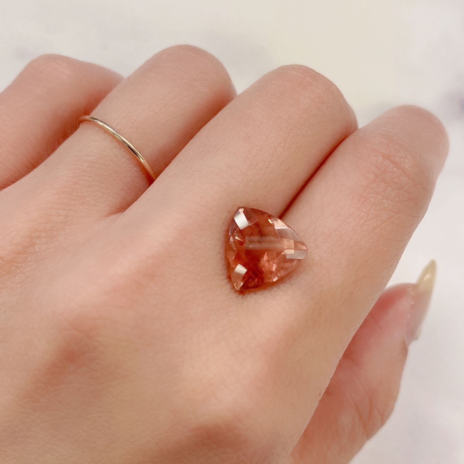 オレゴンサンストーン(宝石名ラブラドライト)アメリカ・オレゴン州産 3.833ct ソ付(彩珠)[250717180]11.2x11.6mm前後