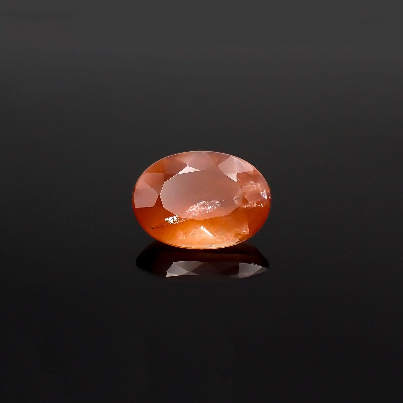 サンストーンスキャポライト(宝石名シーン・スキャポライト)タンザニア産 識別済 2.04ct / 10.1x7.5mm前後 [260819276]