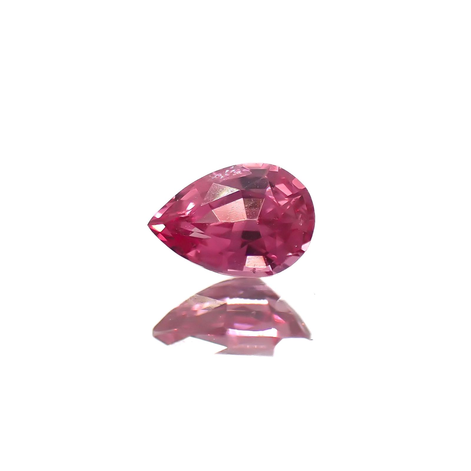 ホットピンクスピネル(宝石名ピンク・スピネル)タンザニア産 識別済 0.24ct / 4.7x3.2mm前後 [220817356]