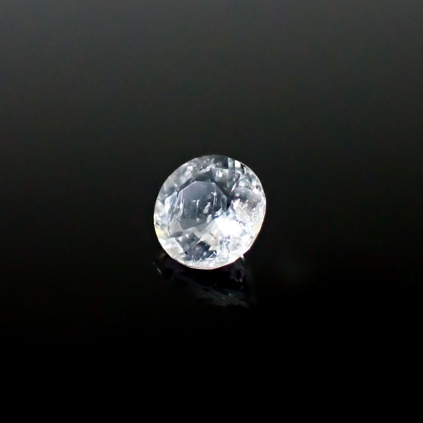 テネブレッセンススキャポライト アフガニスタン産 0.20ct / 4x4mm前後 [260532255]