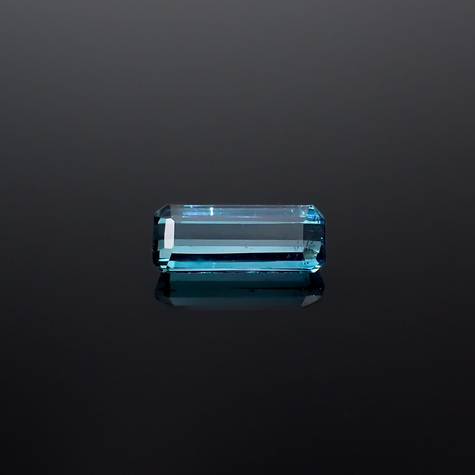 ブルートルマリン(宝石名ブルー・トルマリン)ブラジル産 0.95ct 識別済[231224375]8.7x3.5mm前後