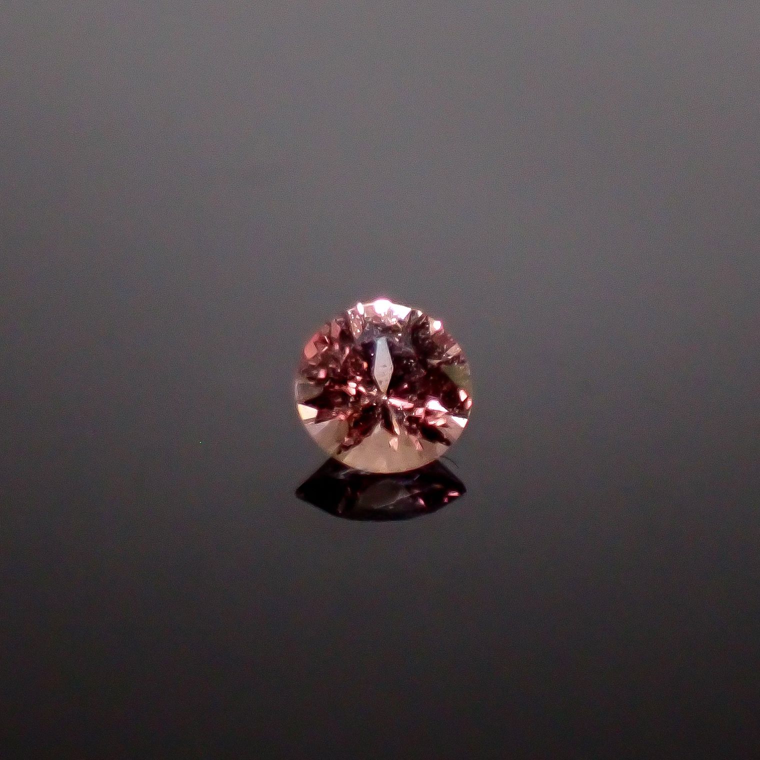 パパラチャサファイア(宝石名サファイア/別名パパラチャ・サファイア)スリランカ/マダガスカル産 DGL鑑付 0.211ct / 3.7x3.75mm前後 [260131623]