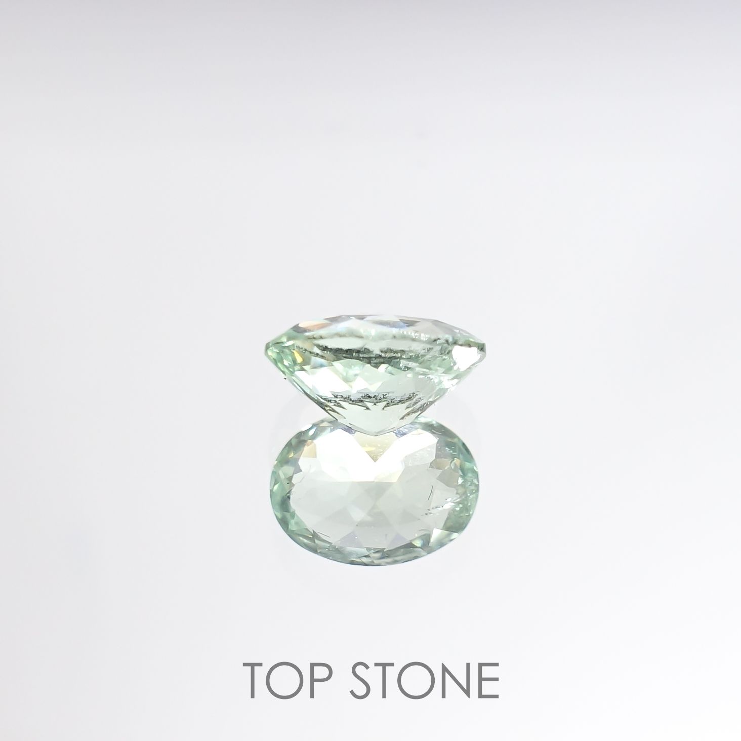 バナジウムコーネルピン(宝石名コーネルピン)タンザニア・タンガ州産 0.95ct 識別済[220115627]7.2x5.3mm前後