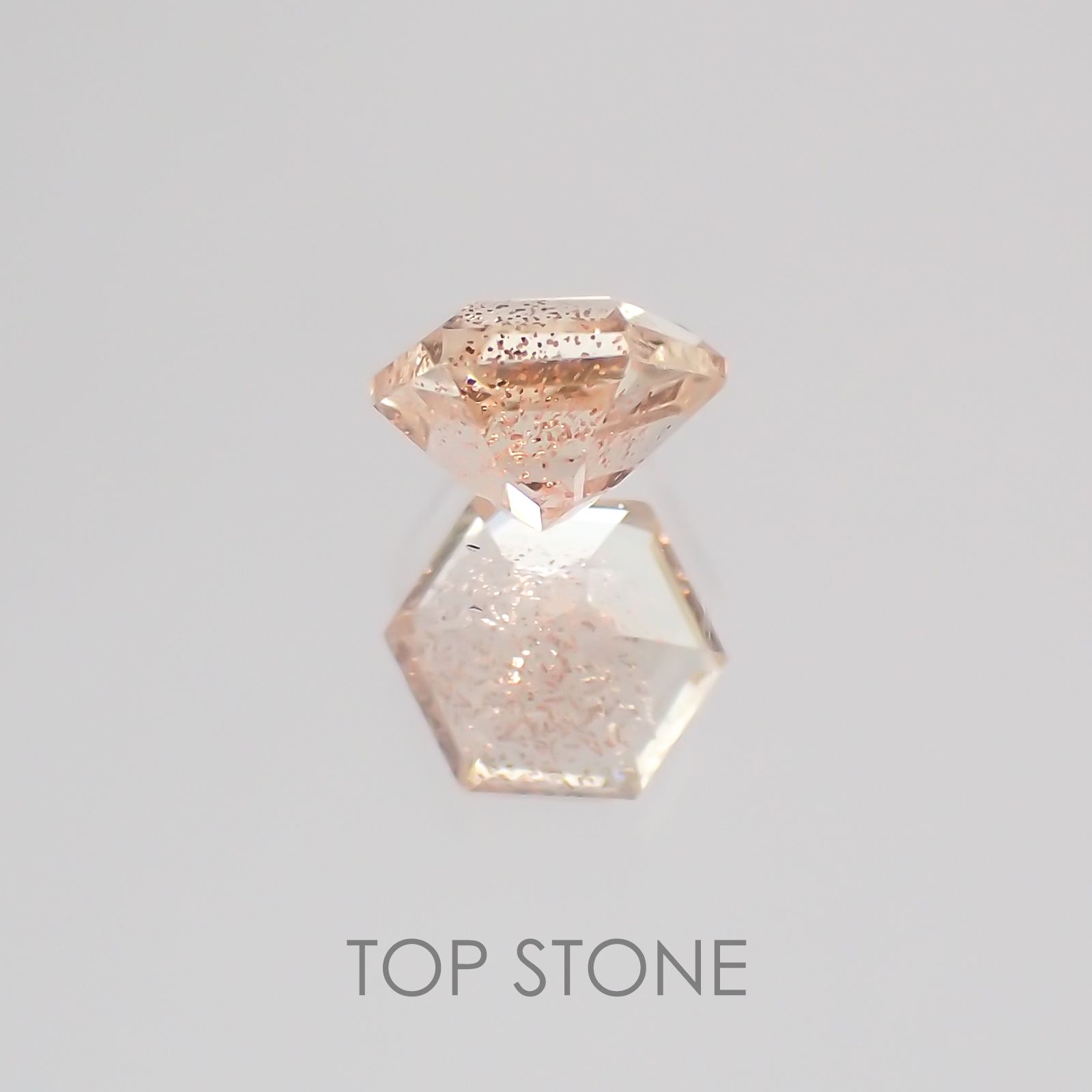 ◇ヘキサゴンカット◇オレゴンサンストーンSA アメリカ産 ルース 0.28ct[21019537]4.1×4.1mm前後