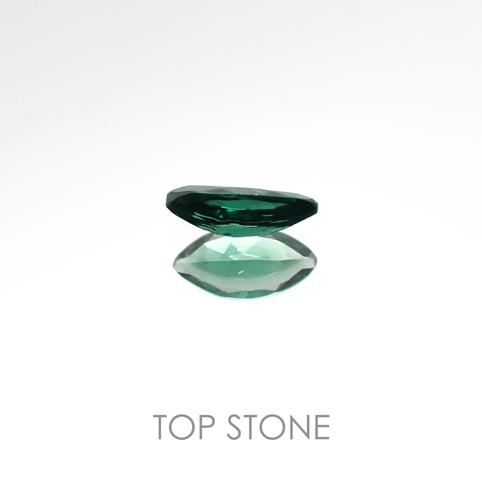 カラーチェンジガーネット(アレキタイプ) マダガスカル・ベキリー産 ルース 0.258ct[20106602]6×3mm前後