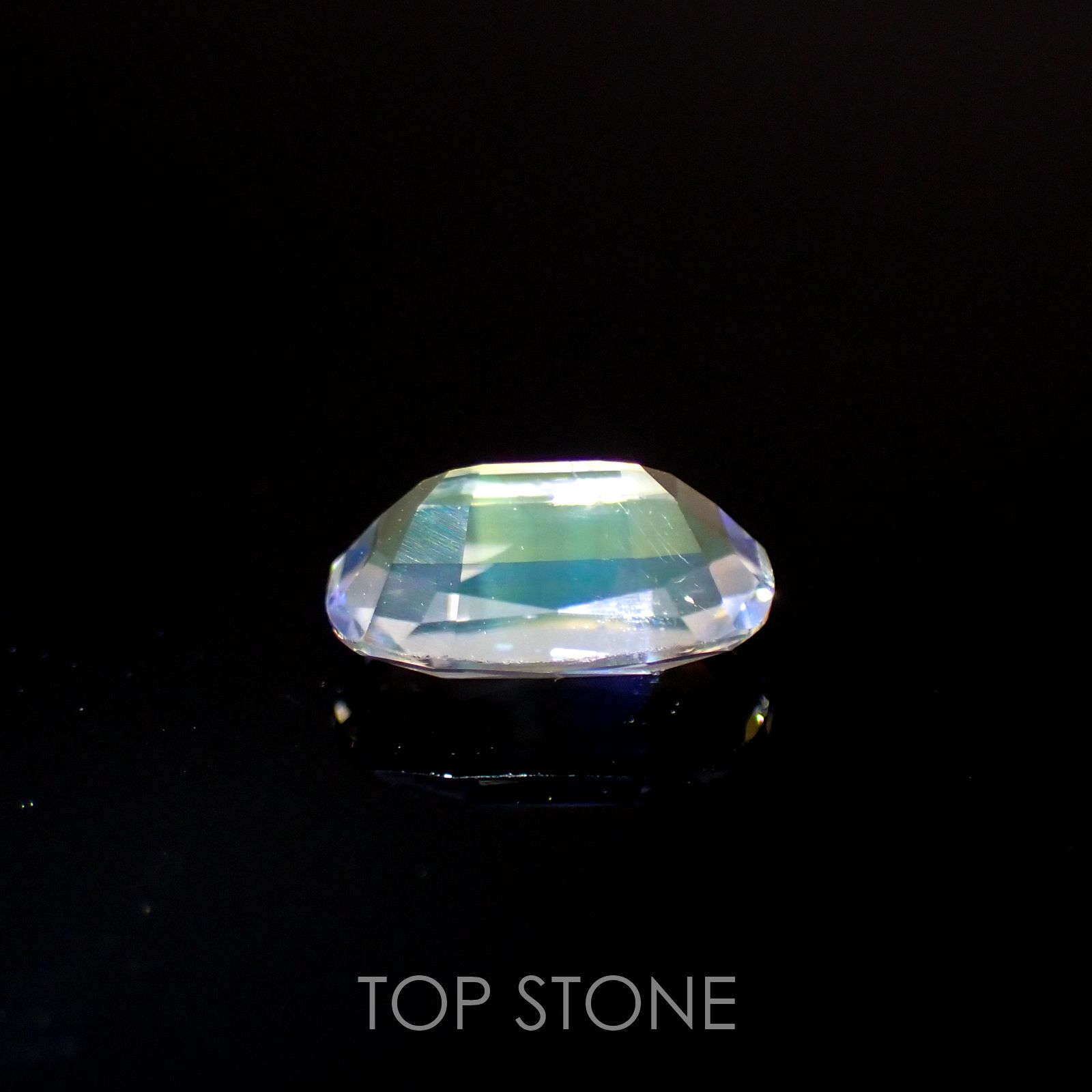 レインボームーンストーン(アンデシンラブラドライト) マダガスカル産 ルース 0.9ct[210410402]8×4.6mm前後