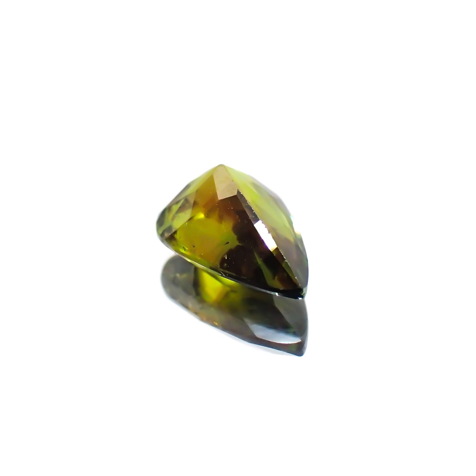 カラーチェンジスフェーン(宝石名スフェーン) パキスタン産 識別済 1.28ct / 9.1x5.9mm前後 [21059445]