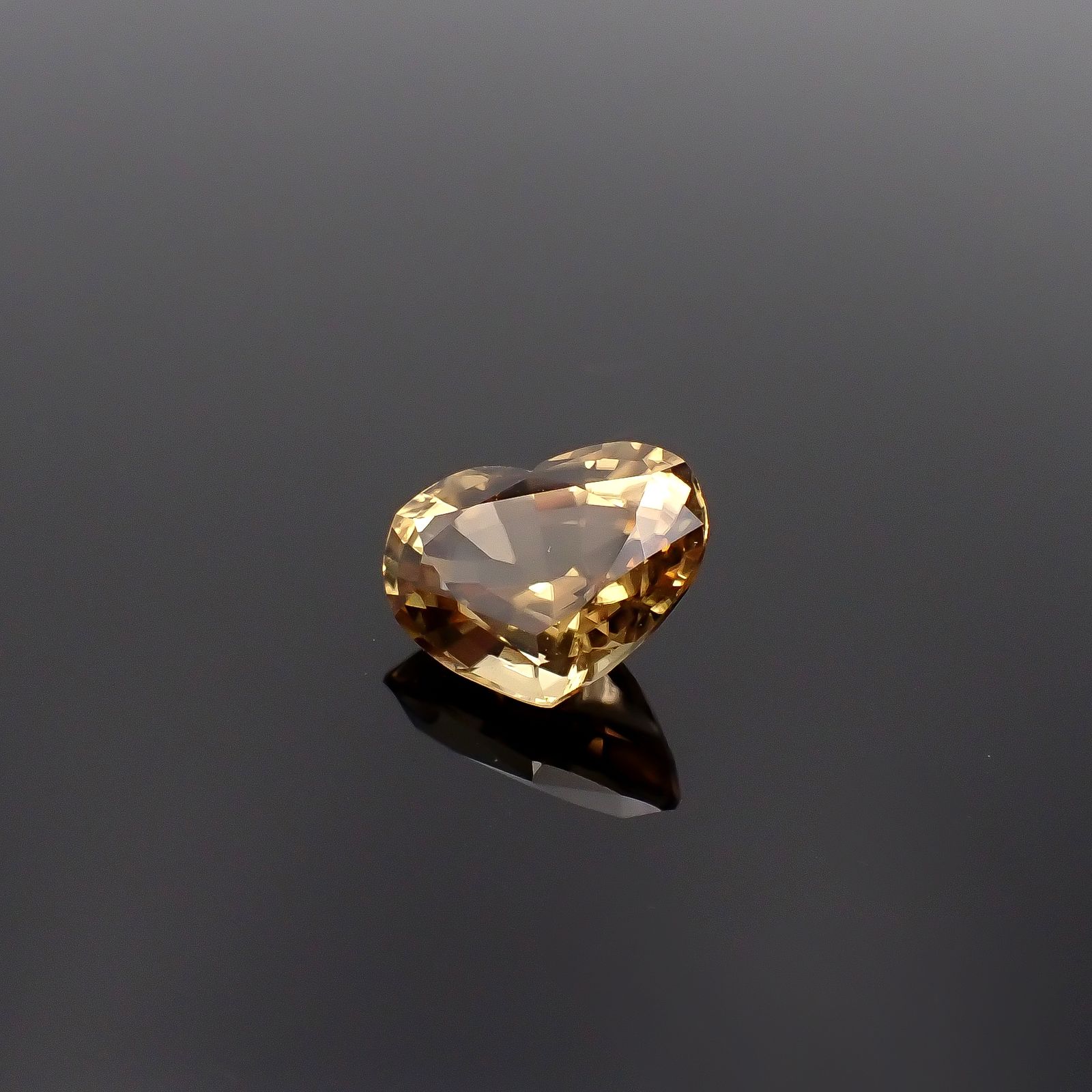 シンハライト(宝石名シンハライト)スリランカ産 6.582ct ソ付(彩珠)[240527767]10.6x13.2mm前後