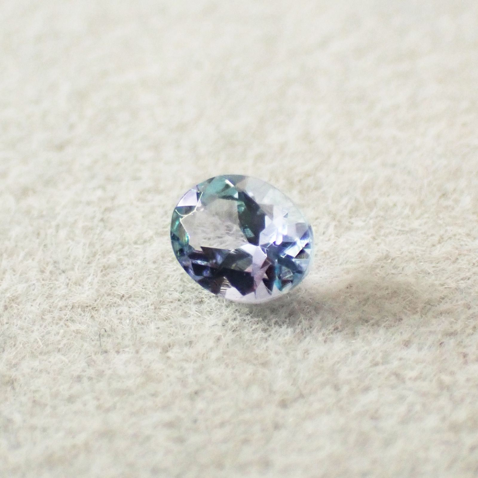 ブルーコーネルピン(宝石名コーネルピン)タンザニア産 識別済 0.31ct / 4.7x3.6mm前後 [251019226]