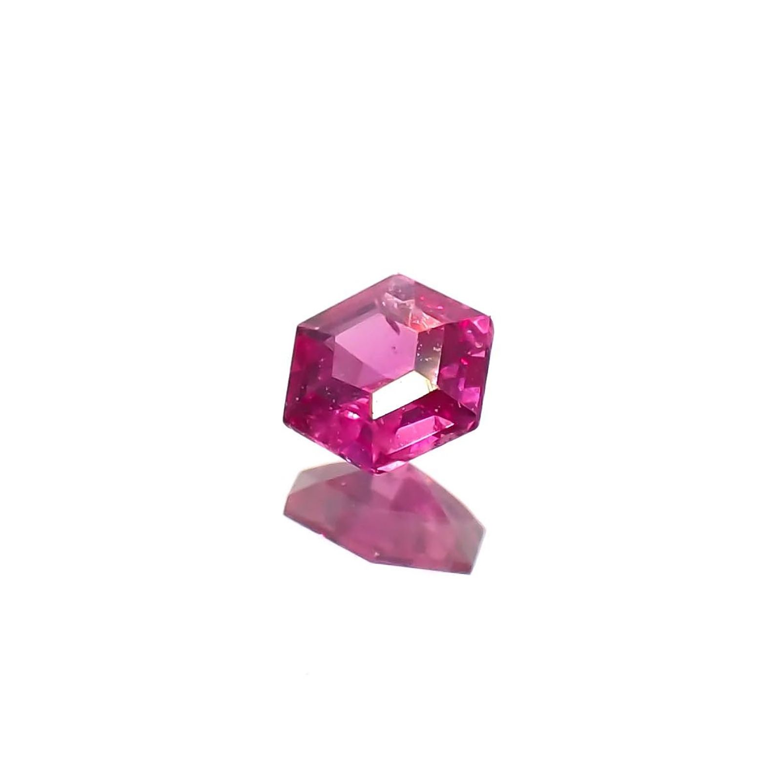 ◇ヘキサゴンカット◇ルビー 非加熱 モザンビーク産 0.13ct / 3x3mm前後 [240427104]