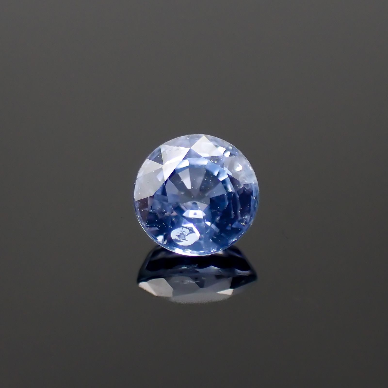 アイスブルーサファイア(宝石名サファイア)スリランカ/マダガスカル産 0.51ct 識別済[230722696]4.5x4.4mm前後
