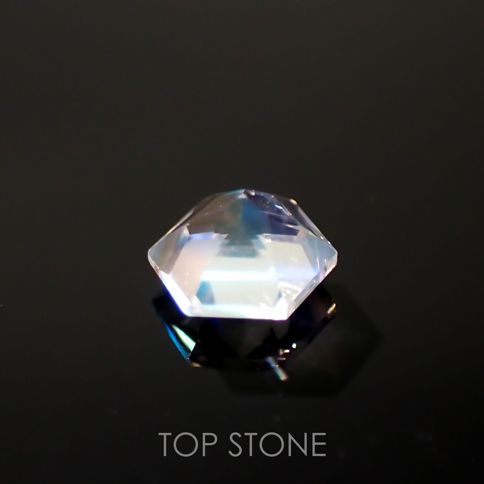 ◇ヘキサゴンカット◇レインボームーンストーン(宝石名ラブラドライト)マダガスカル産 0.28ct 識別済[211113737]4x4mm前後