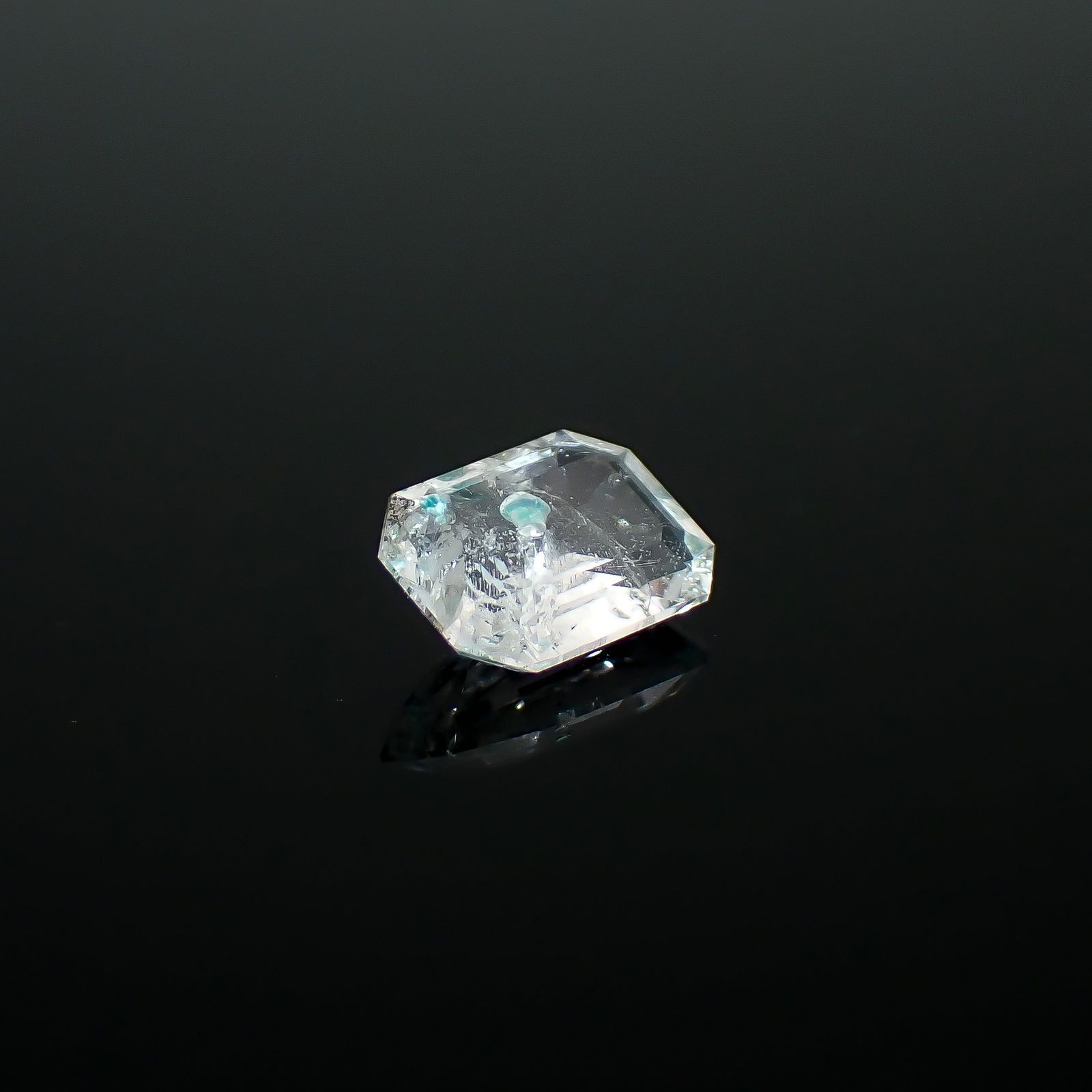 パライバクォーツ ブラジル産 1.21ct / 8.5x6mm前後 [260632501]