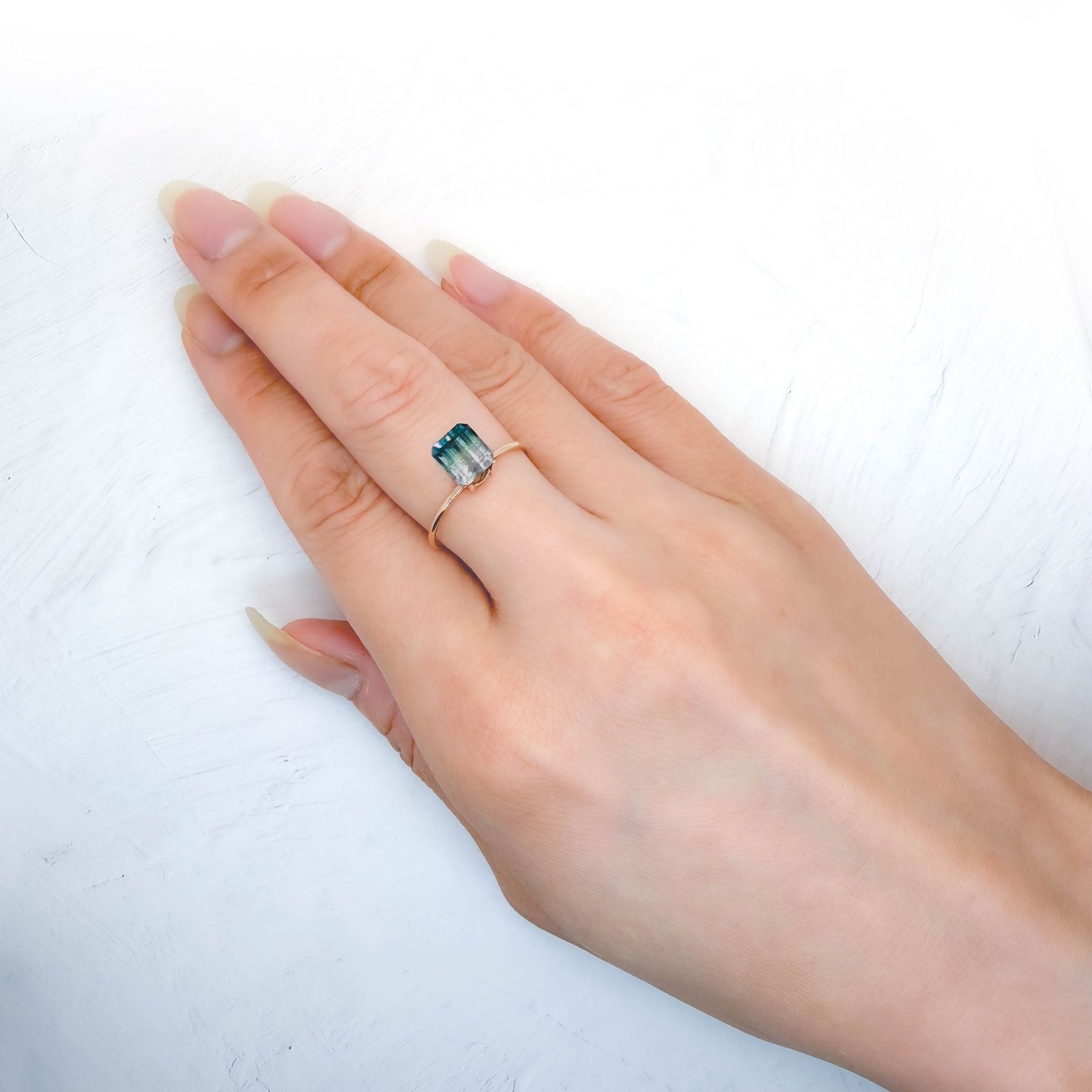 パーティカラートルマリン アフガニスタン産 1.83ct / 6.6x6mm前後 [260932774]