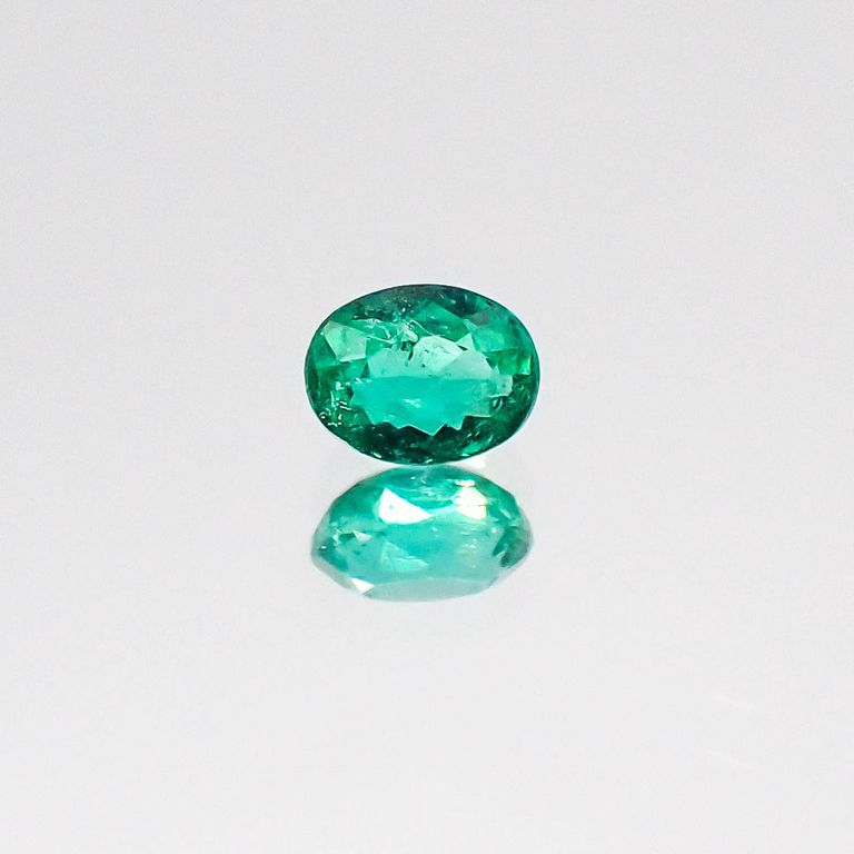 パライバトルマリン(宝石名トルマリン/別名パライバ・トルマリン)ブラジル・パライバ州バターリャ鉱山産 0.18ct 識別済[220817272]3.8x2.9mm前後