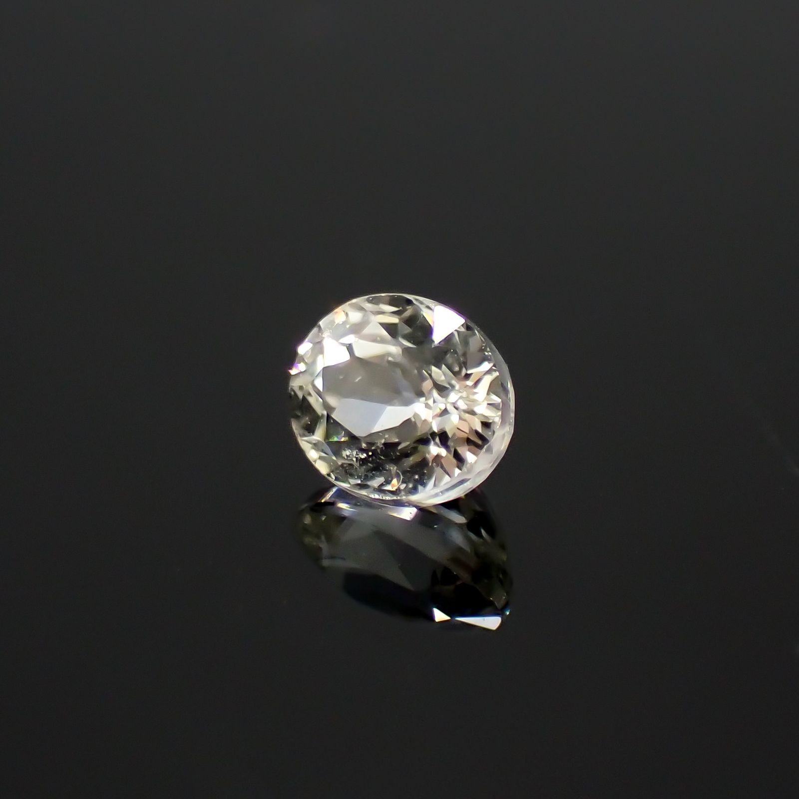 リューコガーネット(宝石名ホワイト グロッシュラー・ガーネット)ビルマ産 0.30ct 識別済[220616327]4.1x3.4mm前後