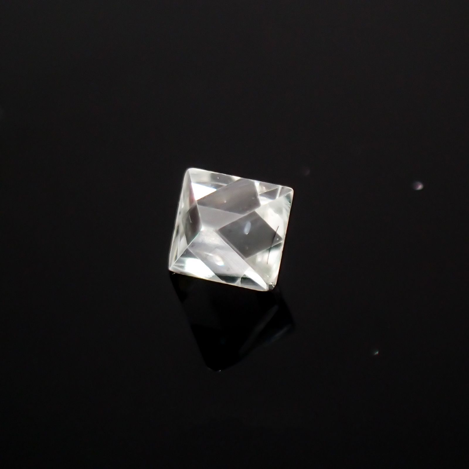 ソーヤブルダイヤモンド 原石 ロシア産 ルース 0.064ct[210410545]2.6×2.6mm前後