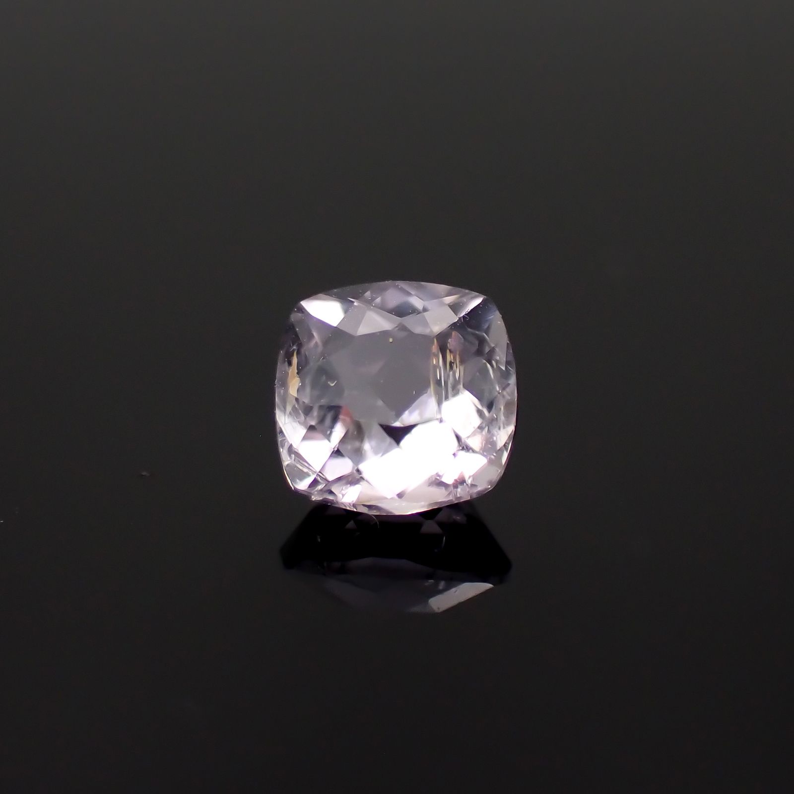 マリアライト フルオレッセンス(宝石名スキャポライト)スリランカ産 0.66ct 識別済[230421677]5.5x5.4mm前後