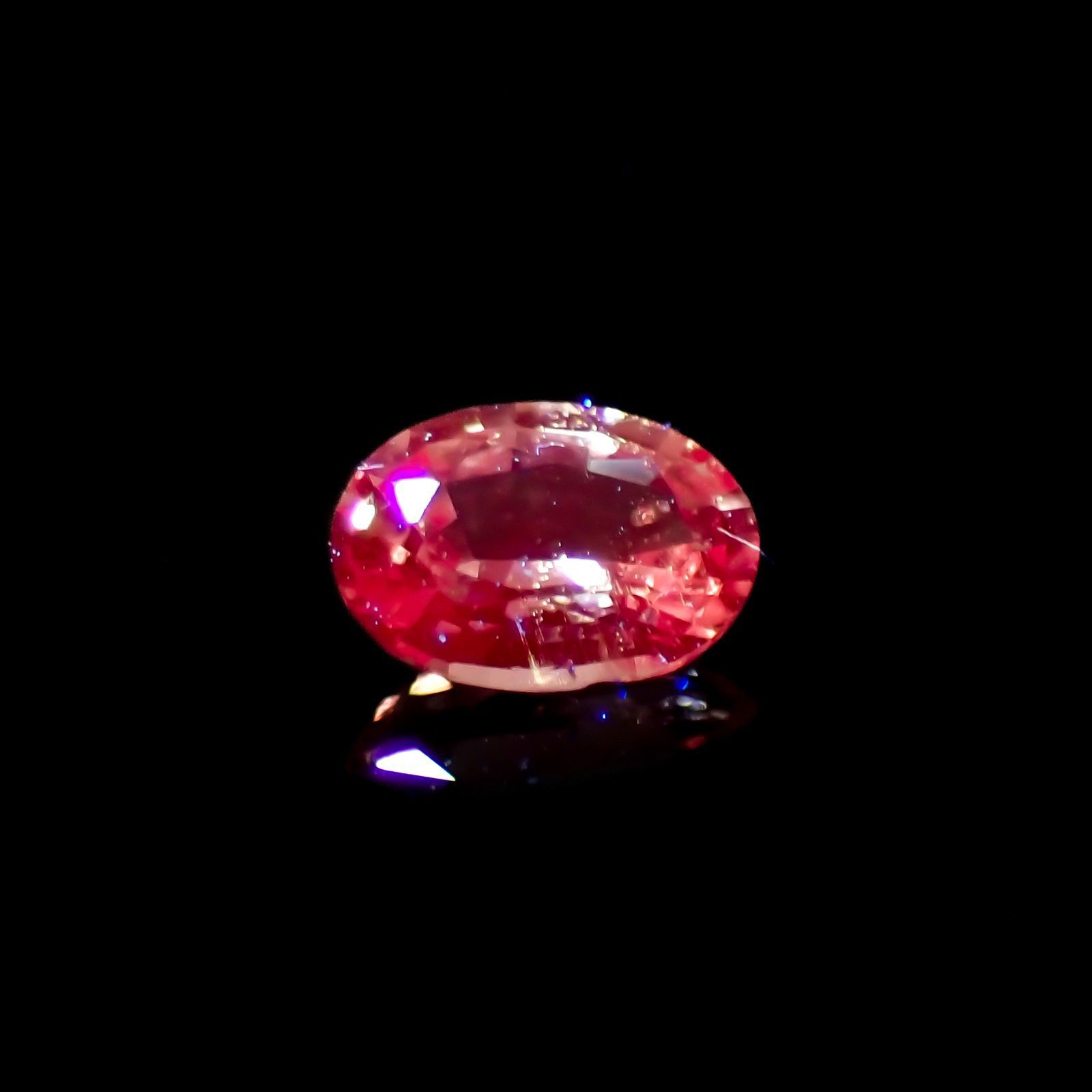 パパラチャサファイア(宝石名サファイア/別名パパラチャ・サファイア)スリランカ産 0.117ct ソ付(日独)[221219636]3.57x2.52mm前後