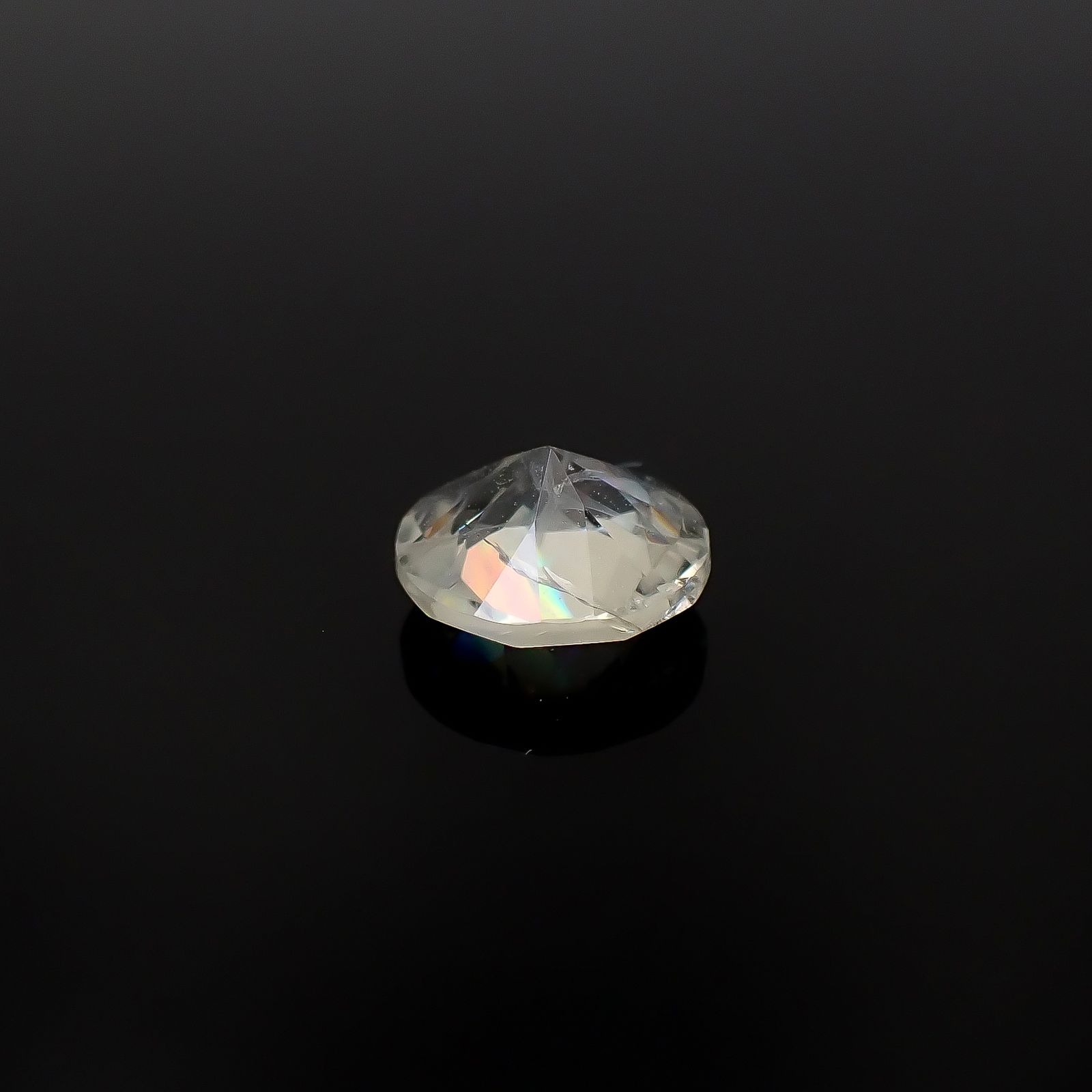 リューサイト 遊色効果あり(宝石名リューサイト)イタリア産 0.76ct 識別済[250730651]6.6x6.5mm前後