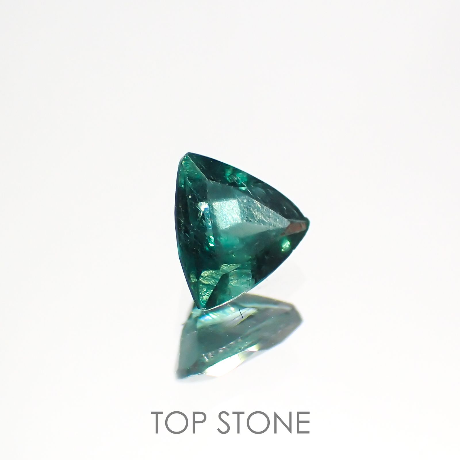 グリーンアパタイト(ノーブルモロキサイト)(宝石名アパタイト) マダガスカル産 0.32ct 識別済[210913151]4.6×4.5mm前後