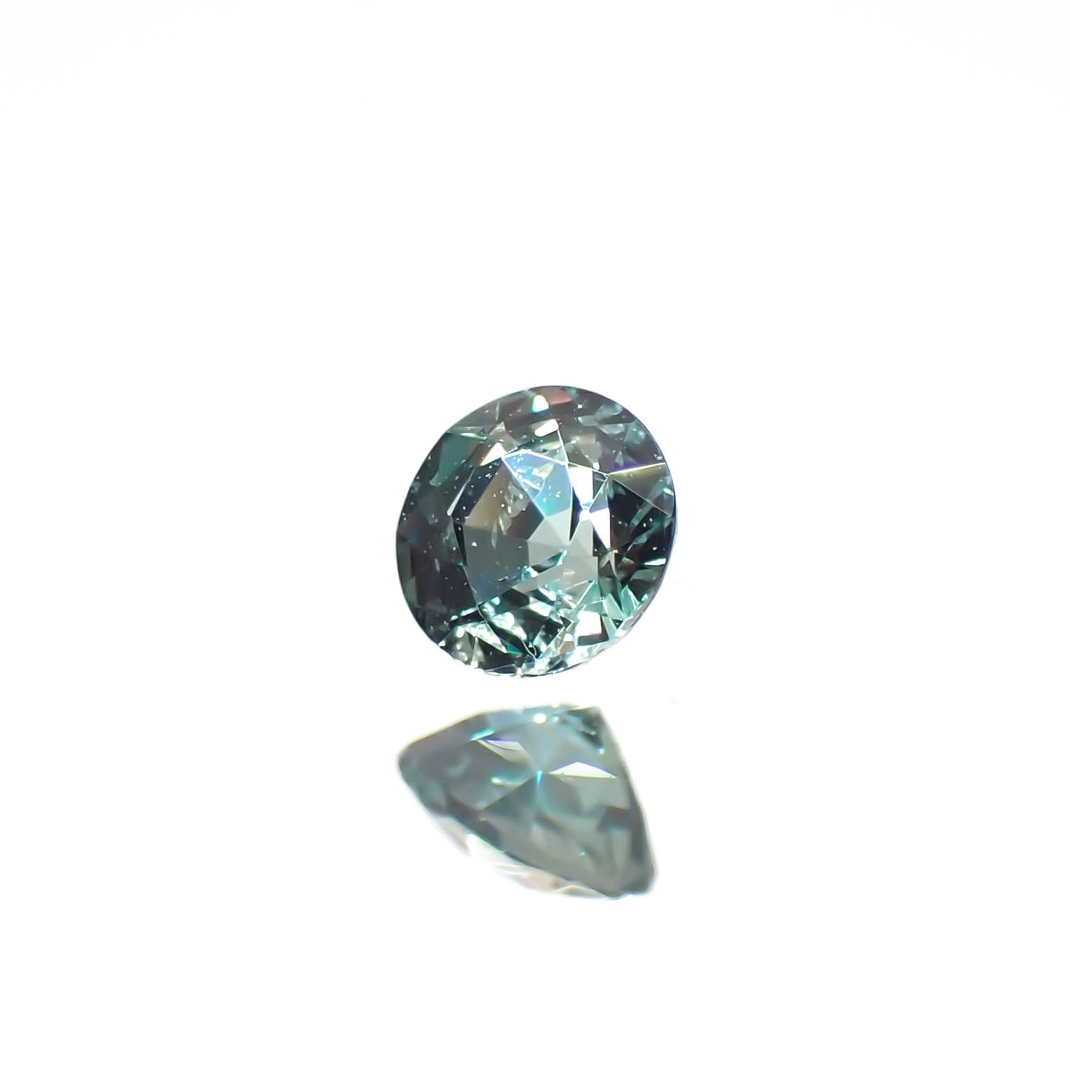 アレキサンドライト(宝石名アレキサンドライト)ブラジル産/EmeraldMains社製 0.148ct ソ付(彩珠)[220516025]3.2x3.2mm前後